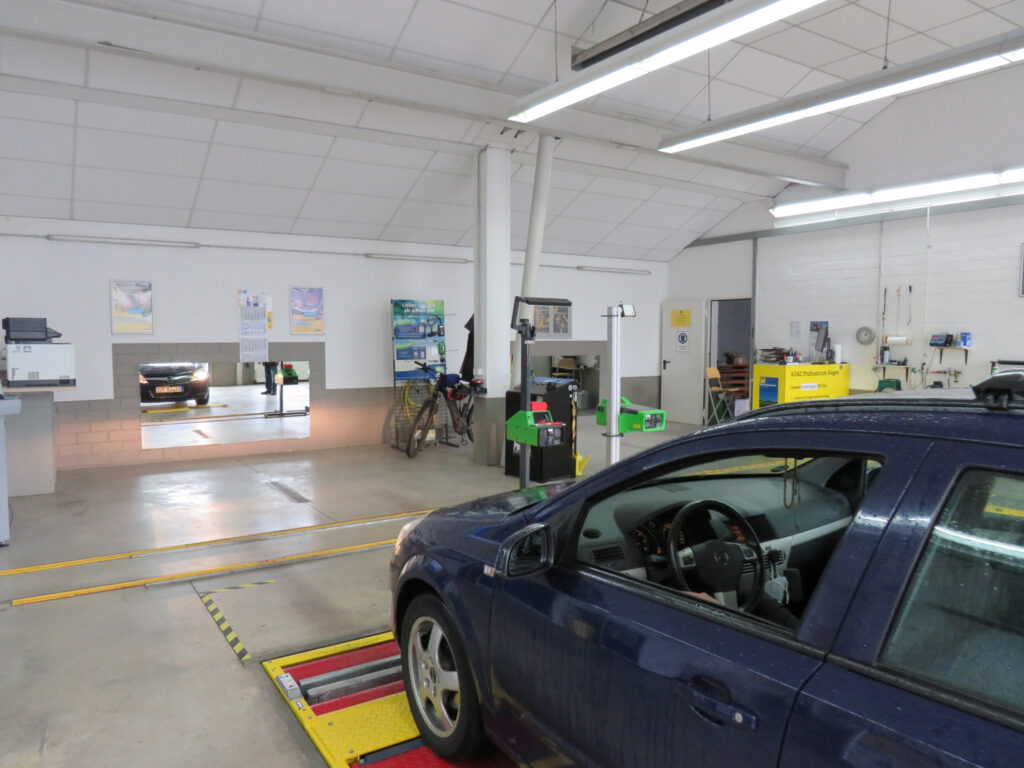 Siegen Prüfhalle inne