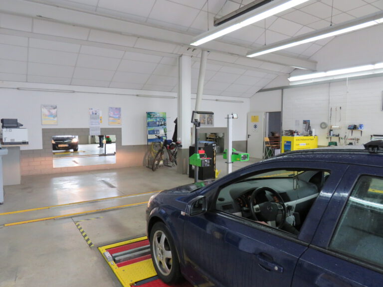 Siegen Prüfhalle inne